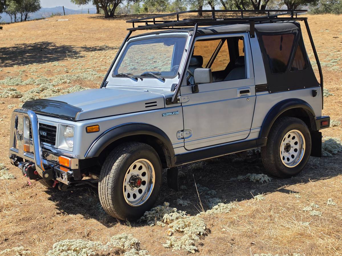 Suzuki-samurai-1988-blue
