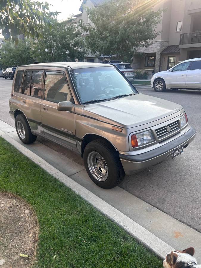 Suzuki-sidekick-hard-top-1995-grey