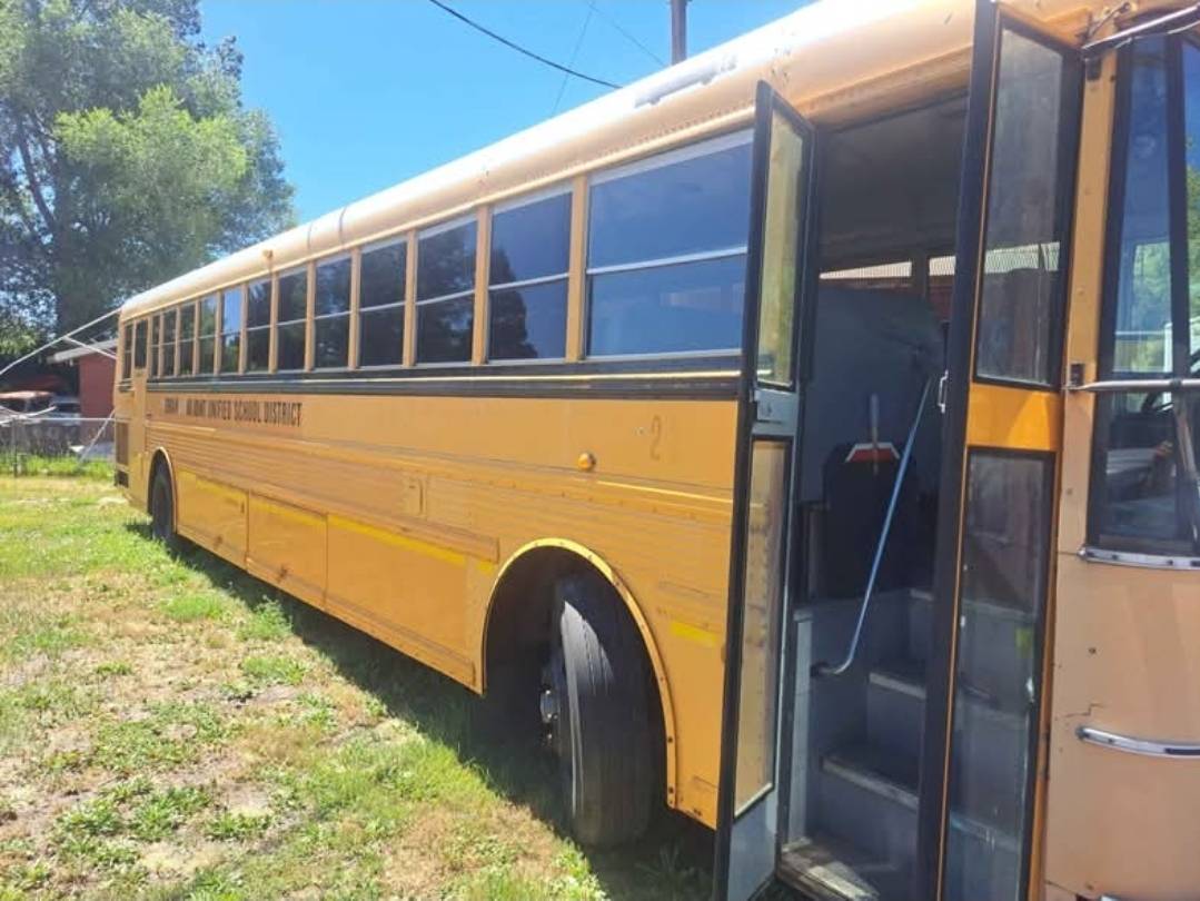 Thomas-school-bus-new-motor-1993-yellow