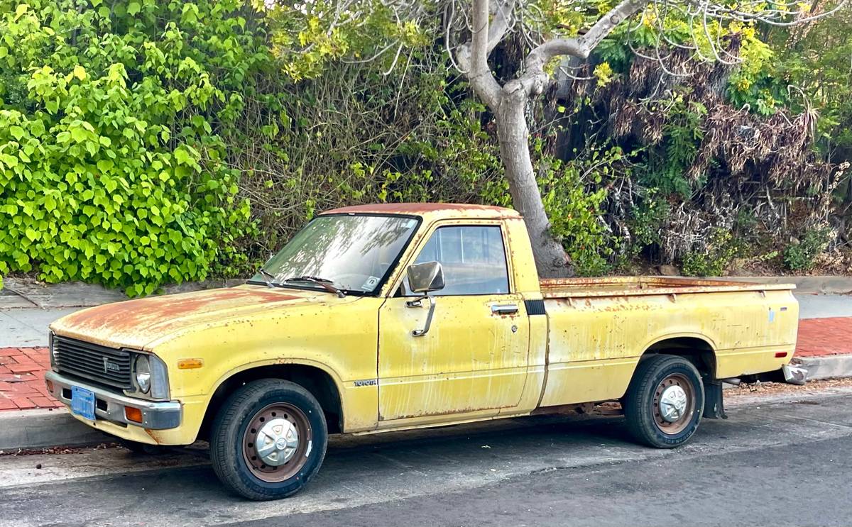 Toyota-1980-yellow