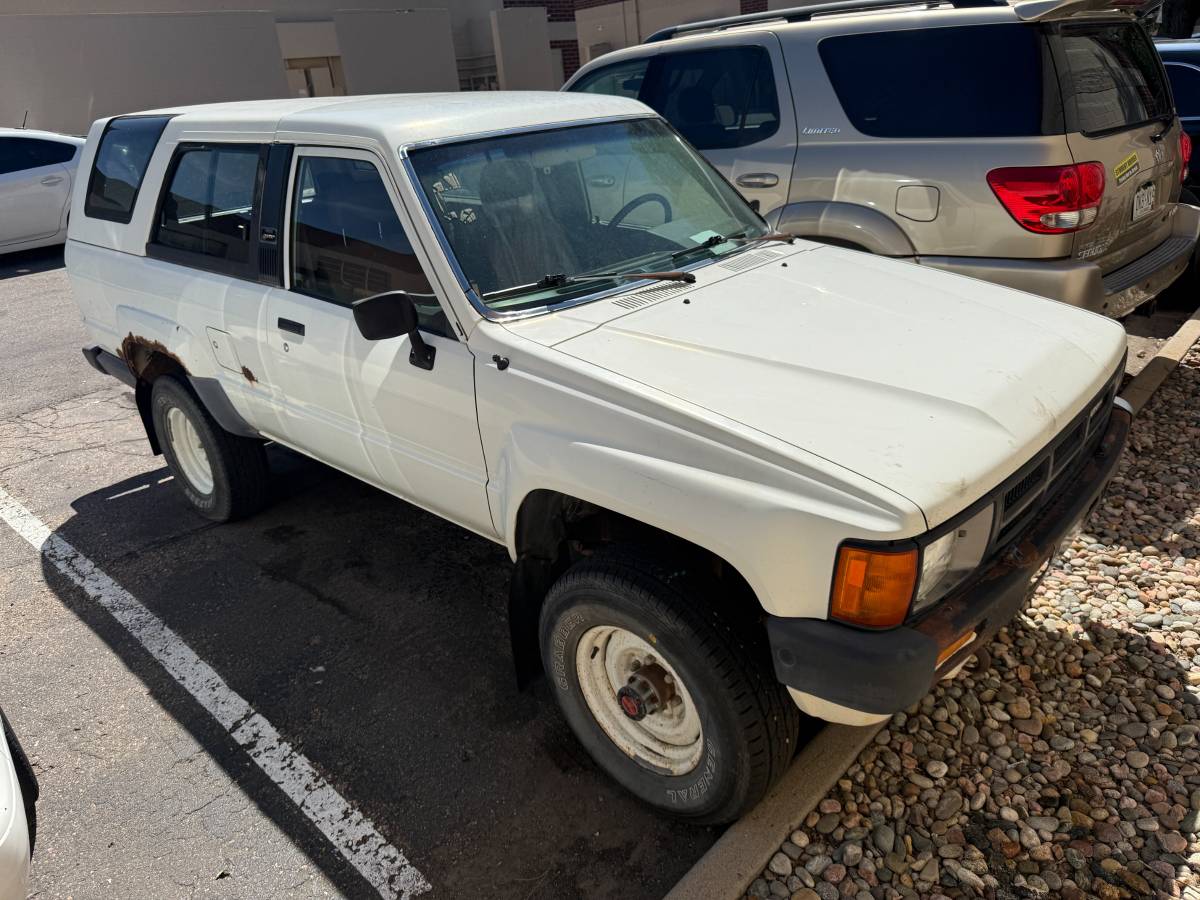 Toyota-4runner-1985-White
