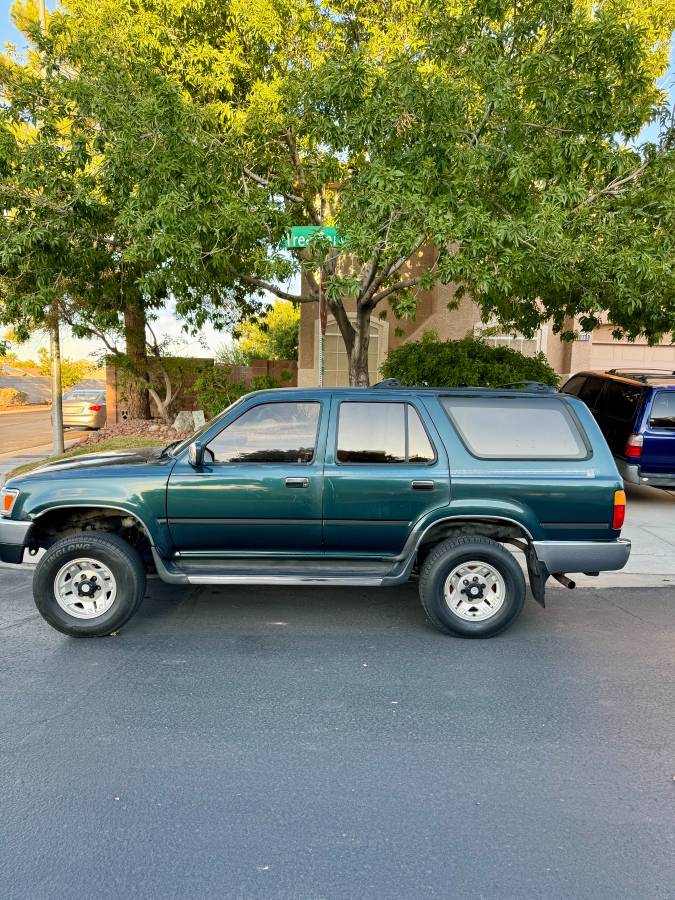 Toyota-4runner-sr5-1995-green Toyota-4runner-sr5-1995-green