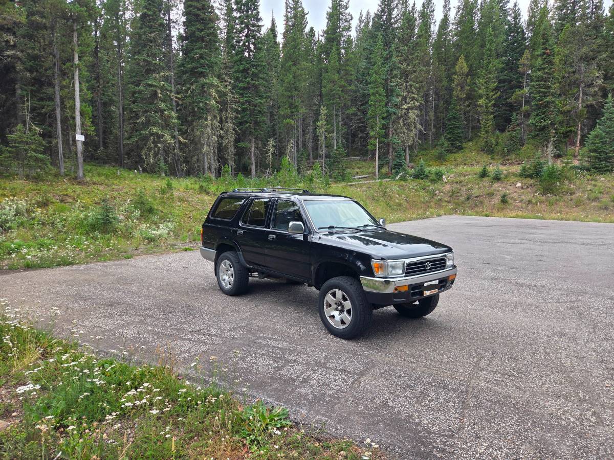Toyota-4runner-sr5-4x4-1995-black