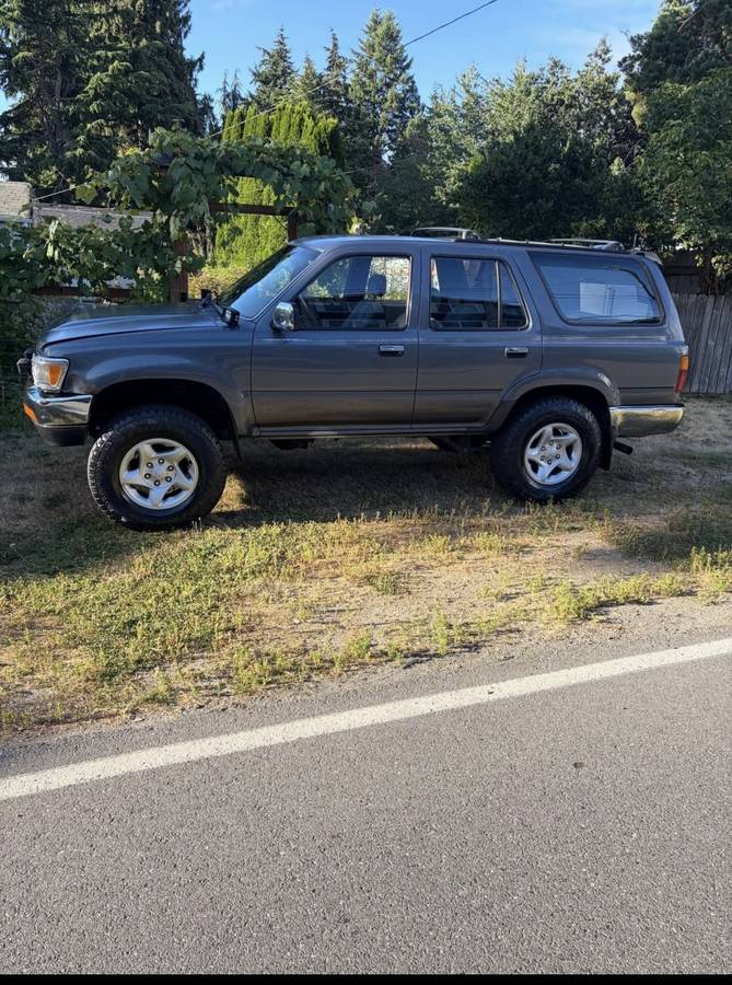 Toyota-4runner-sr5-4x4-suv-1995