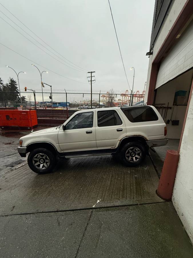 Toyota-4runner-sr5-v6-4x4-1992-white