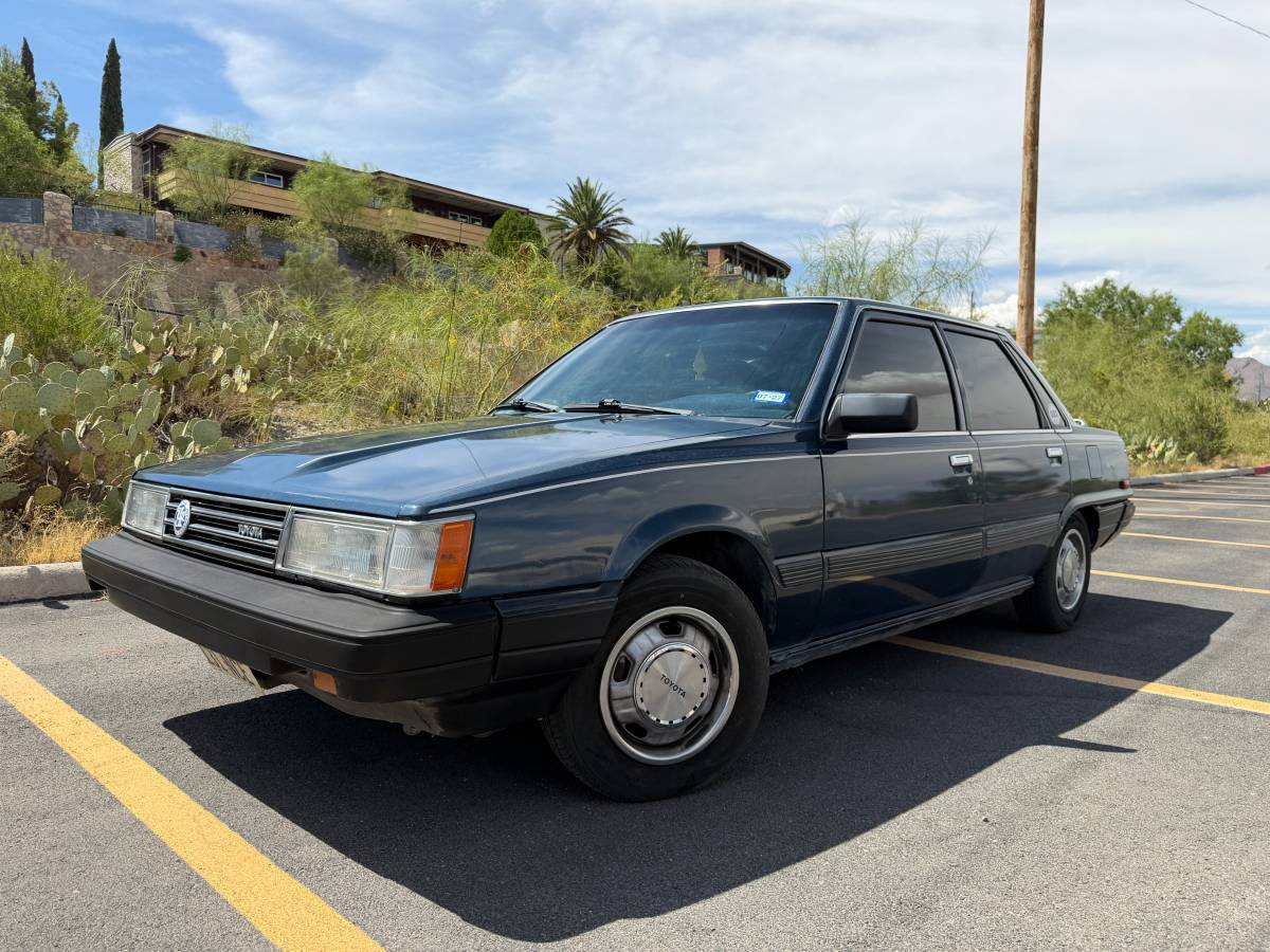Toyota-Camry-1986-blue