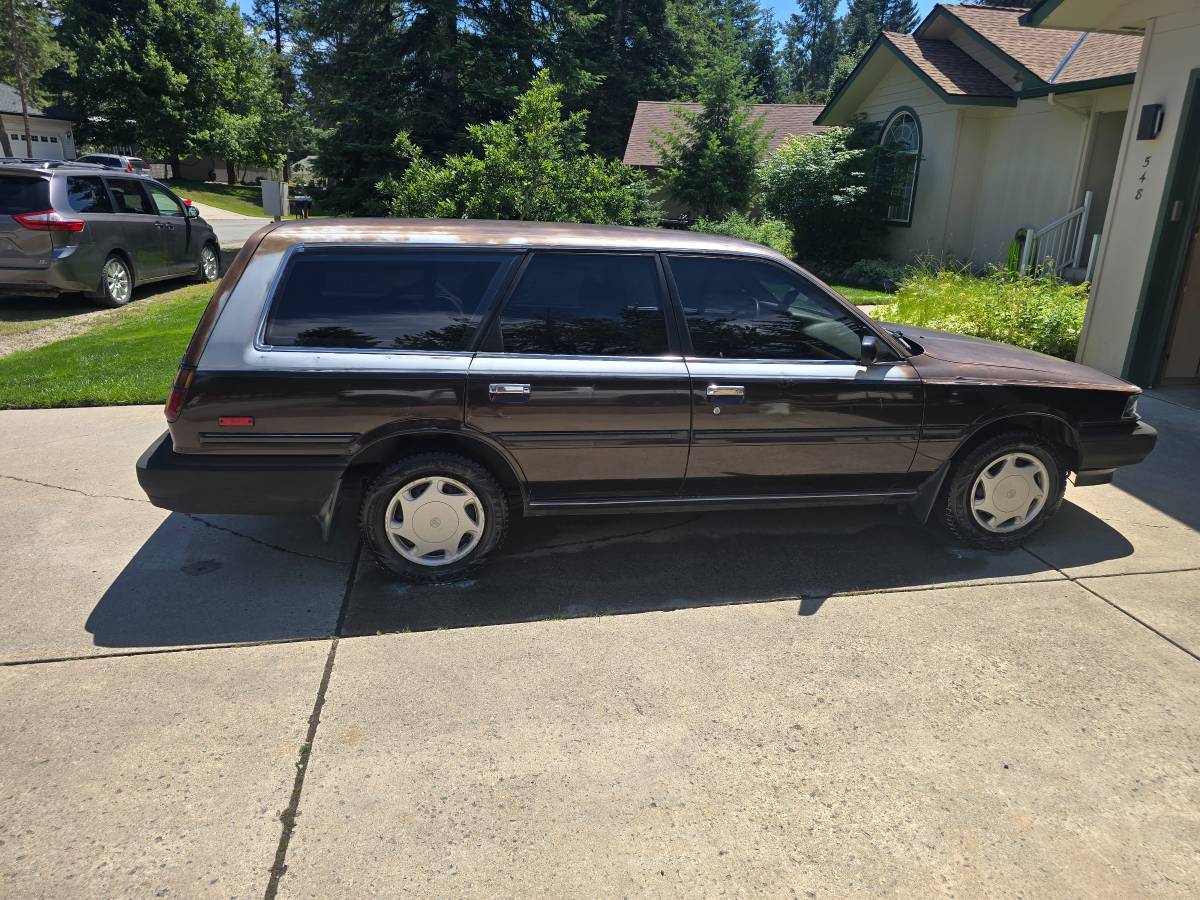 Toyota-Camry-1989-brown
