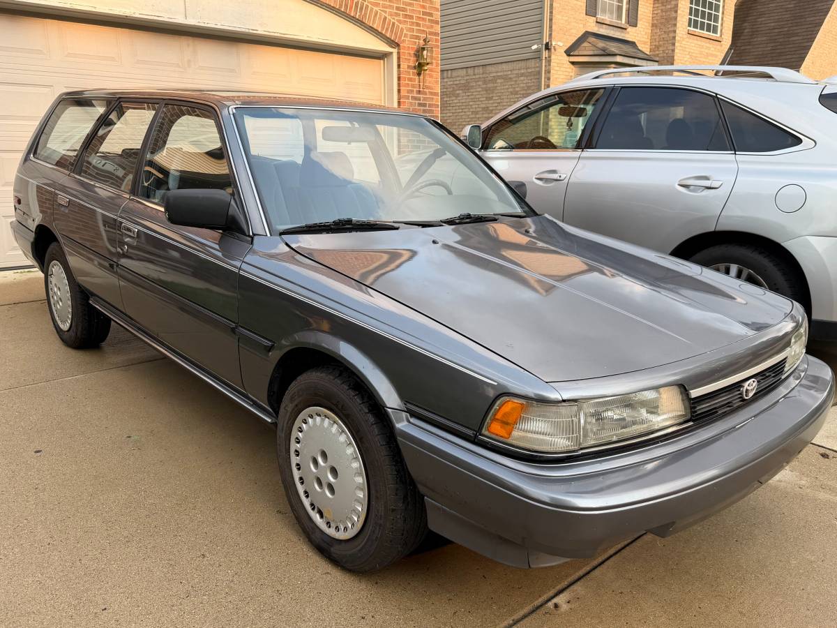 Toyota-Camry-le-1987-grey