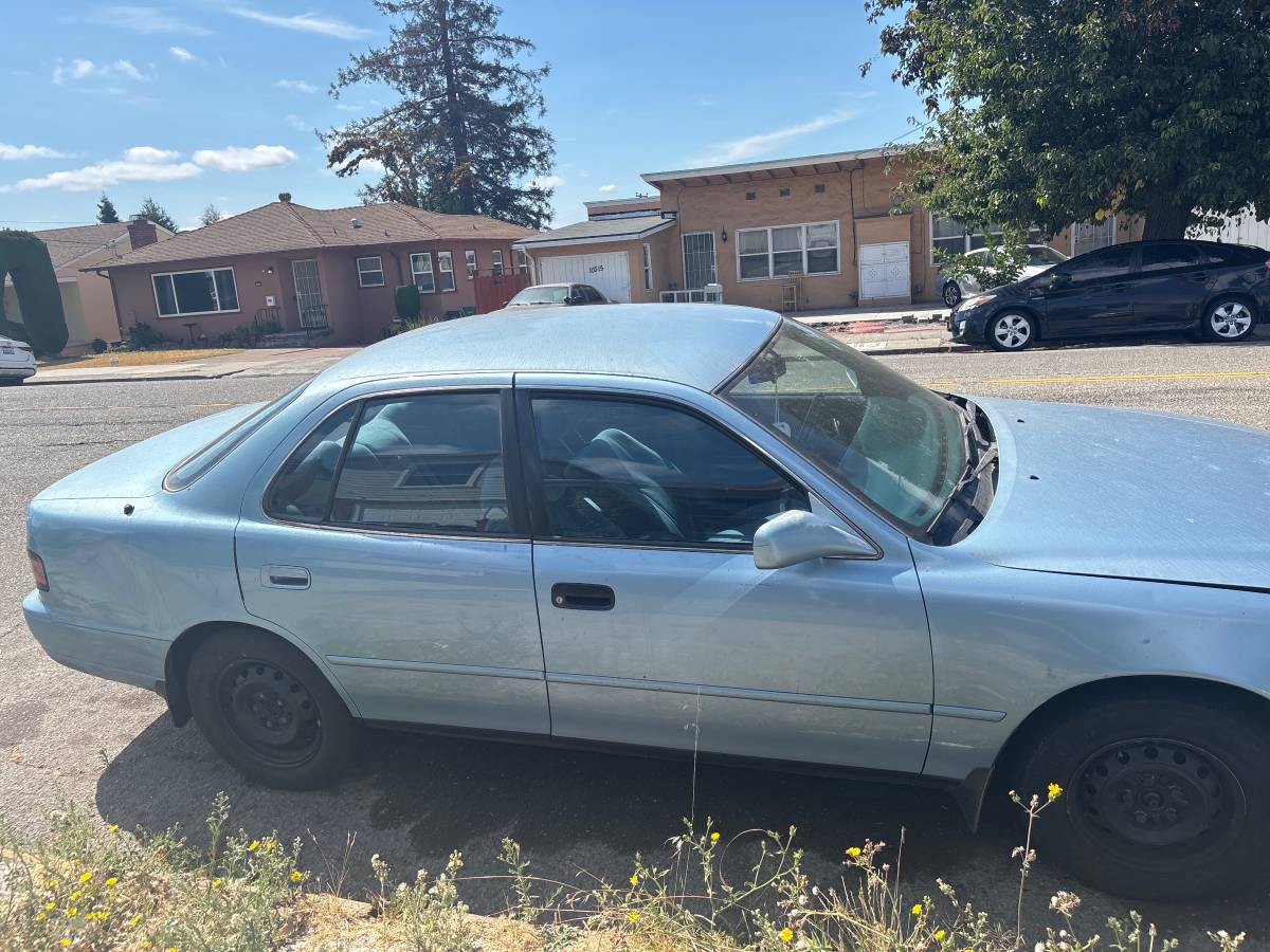 Toyota-Camry-le-1993-blue