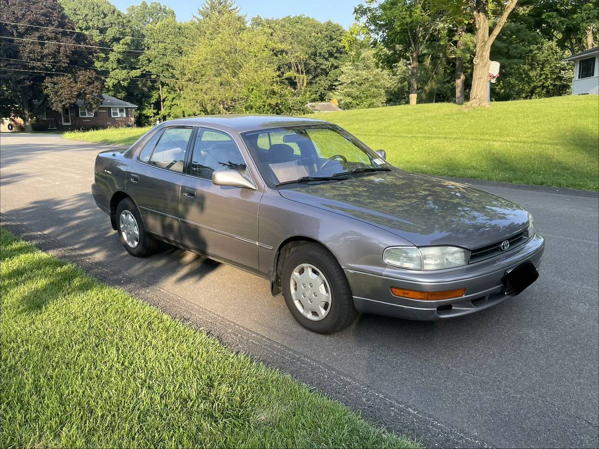 Toyota-Camry-le-1994-silver