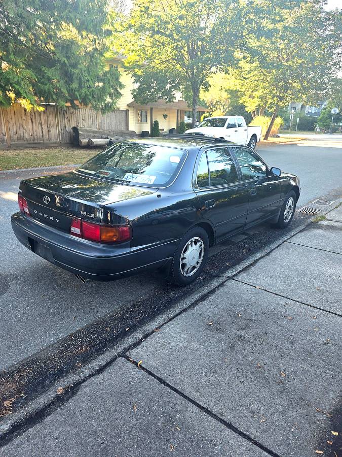 Toyota-Camry-le-1995-black
