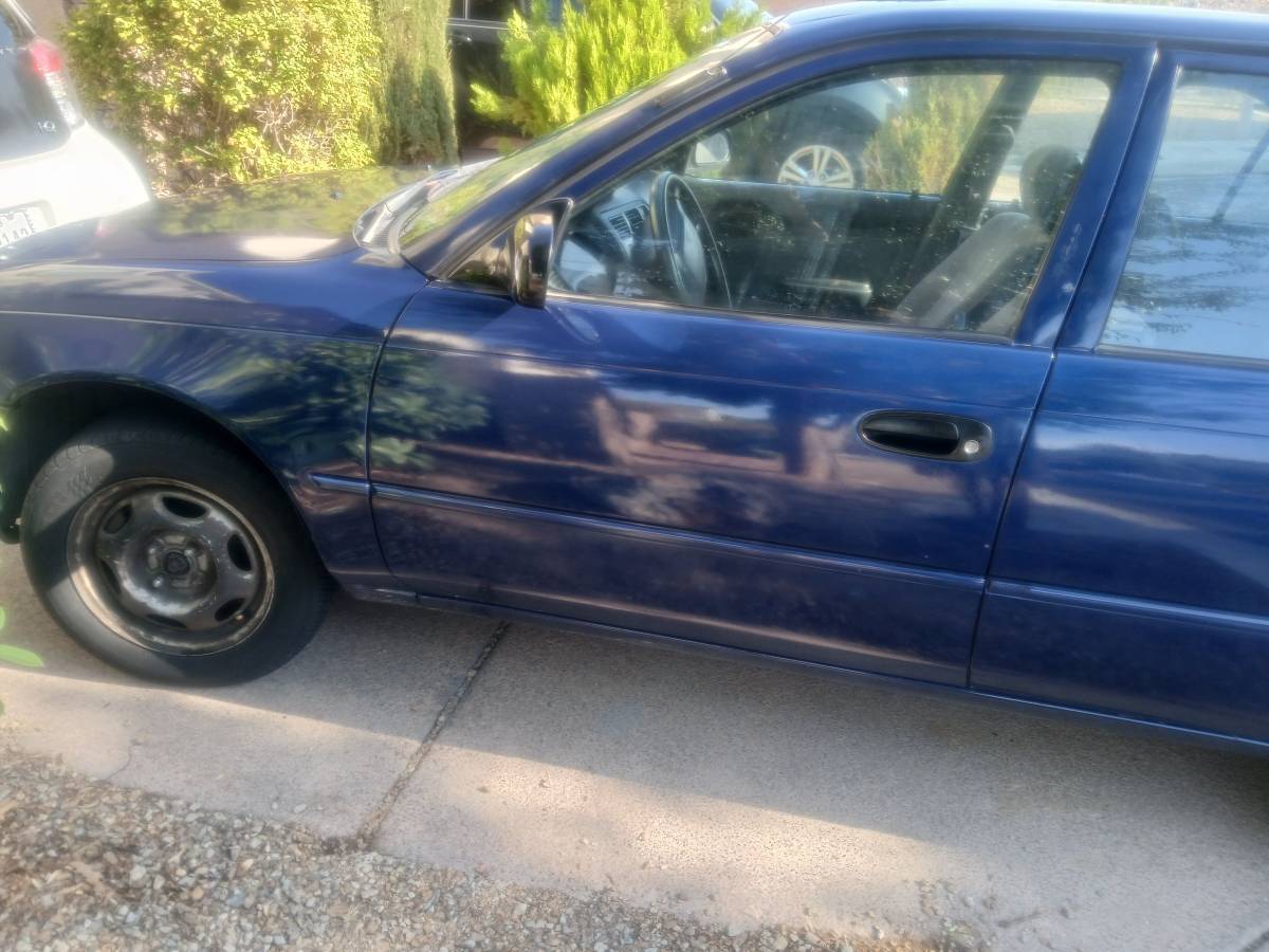 Toyota-Corolla-1996-blue