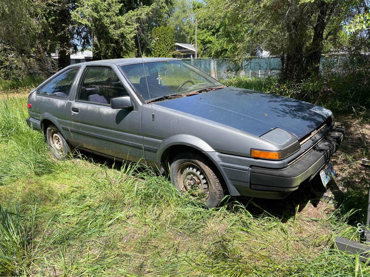 Toyota-Corolla-ae86-1986