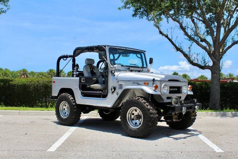 Toyota-FJ40-Landcrusier-1978-Grey