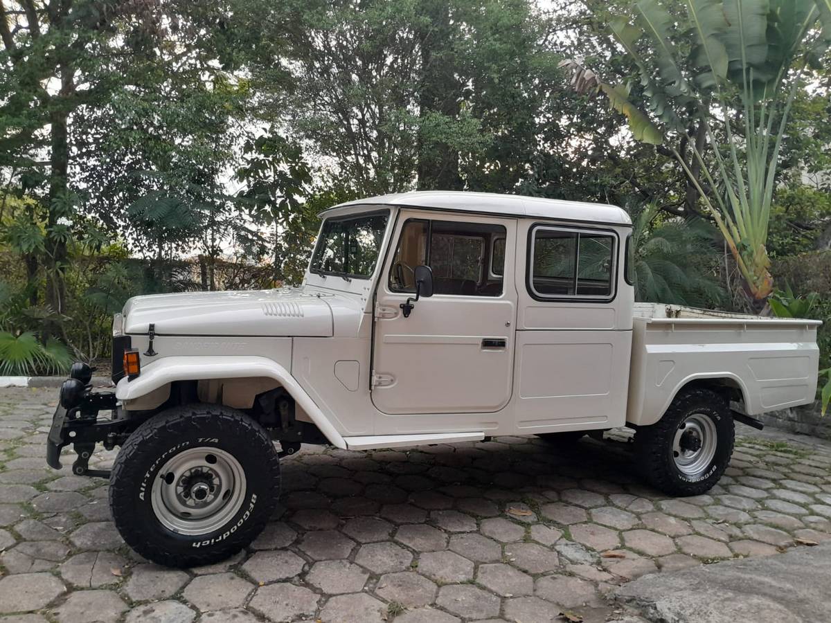 Toyota-Fj-cruiser-4x4-1991-white