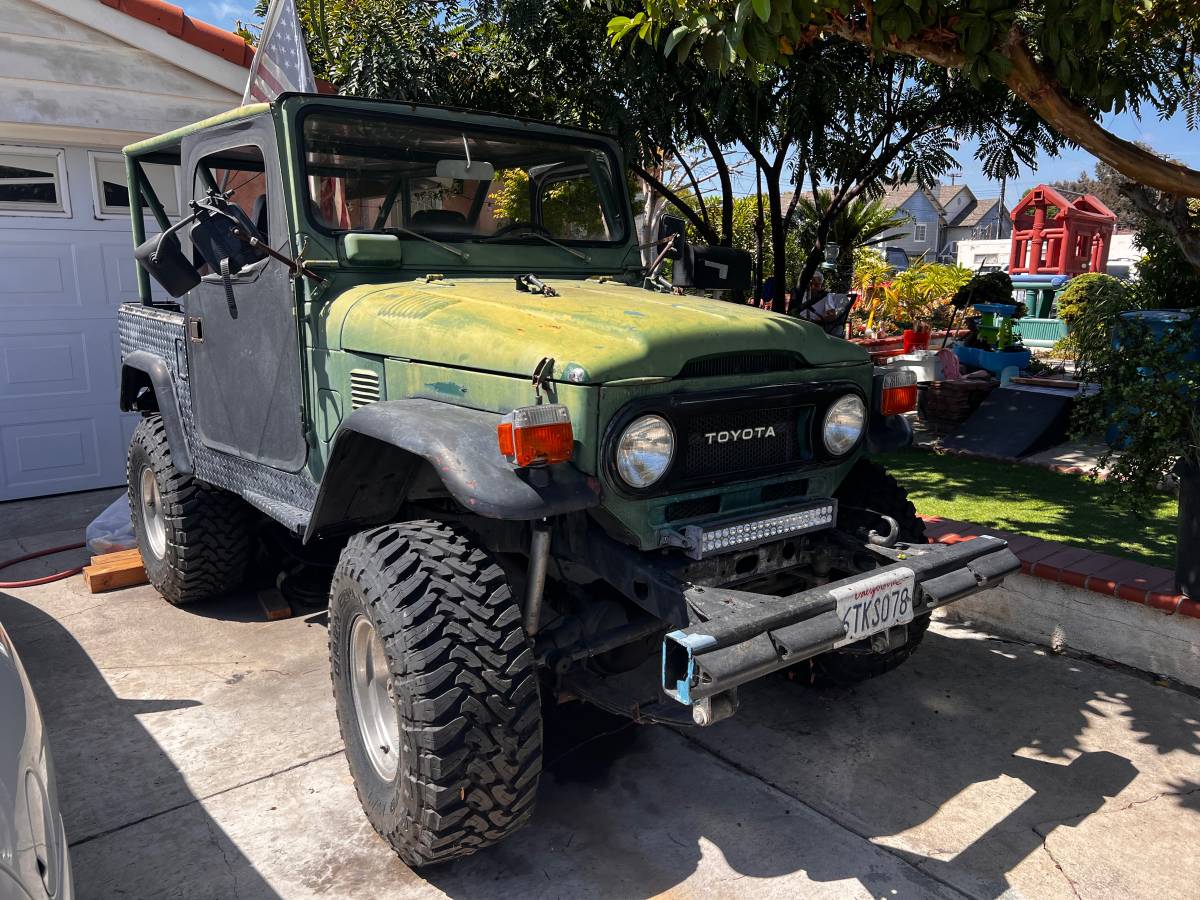 Toyota-Fj40-1977-green