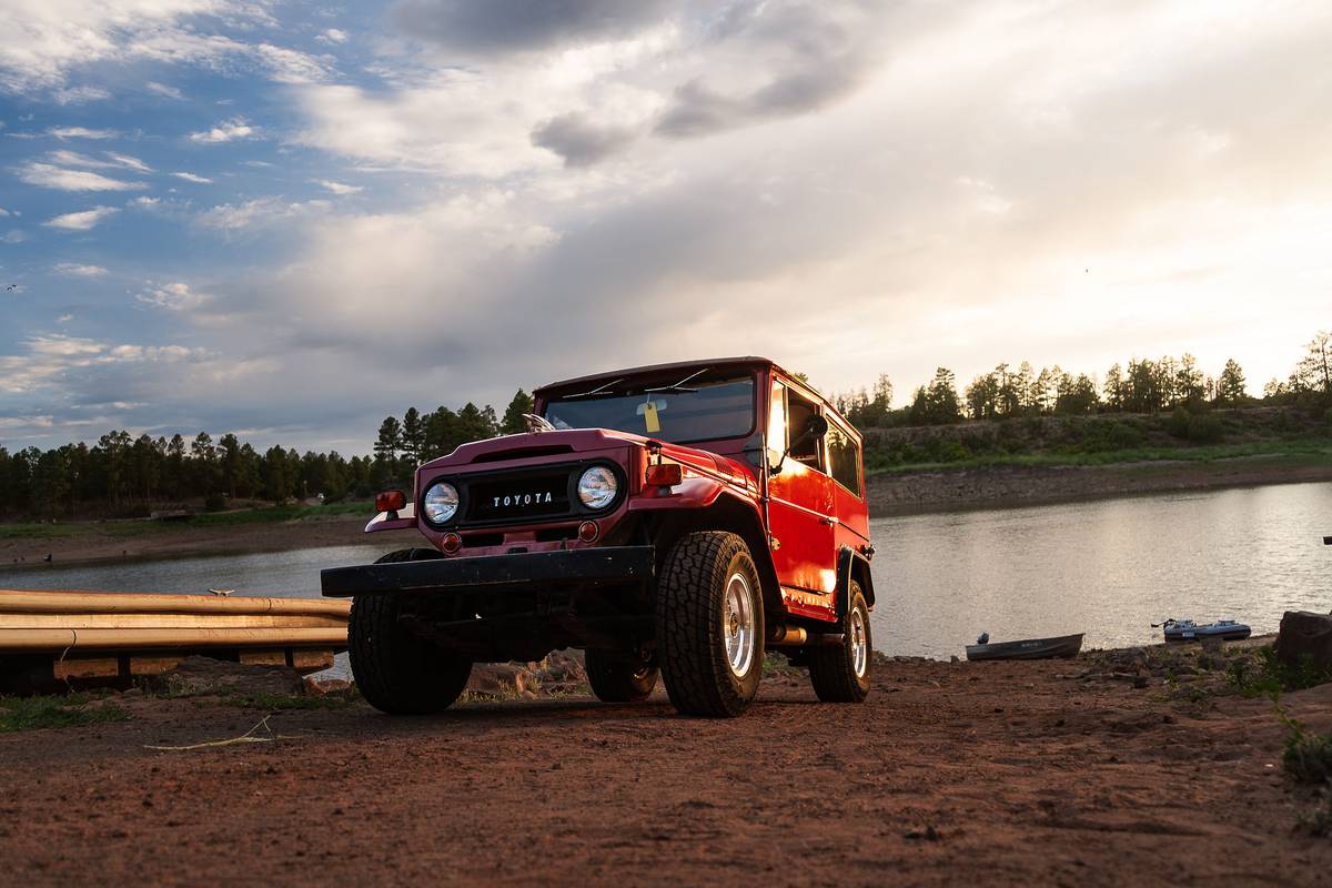 Toyota-Fj40-land-cruiser-1970-red