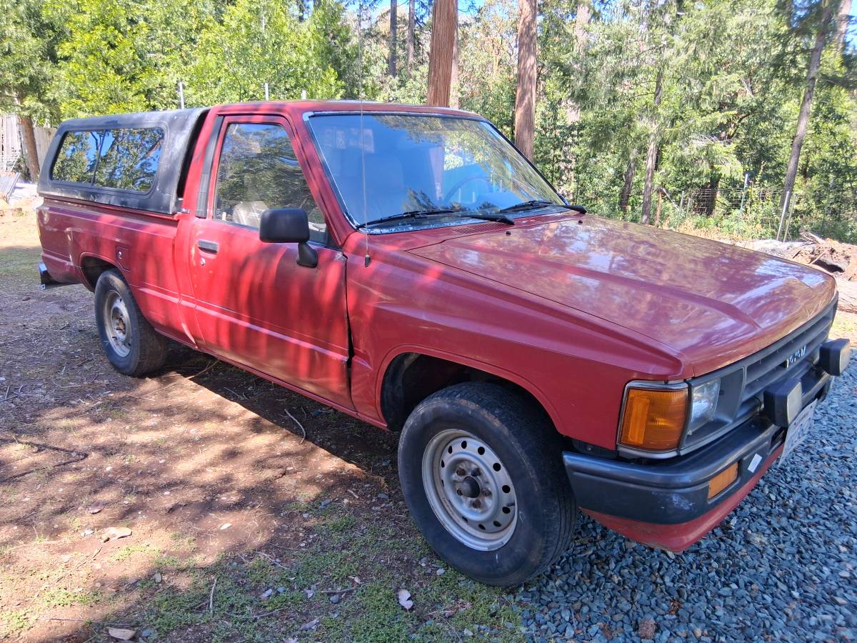 Toyota-Half-ton-pickup-truck-1987-red