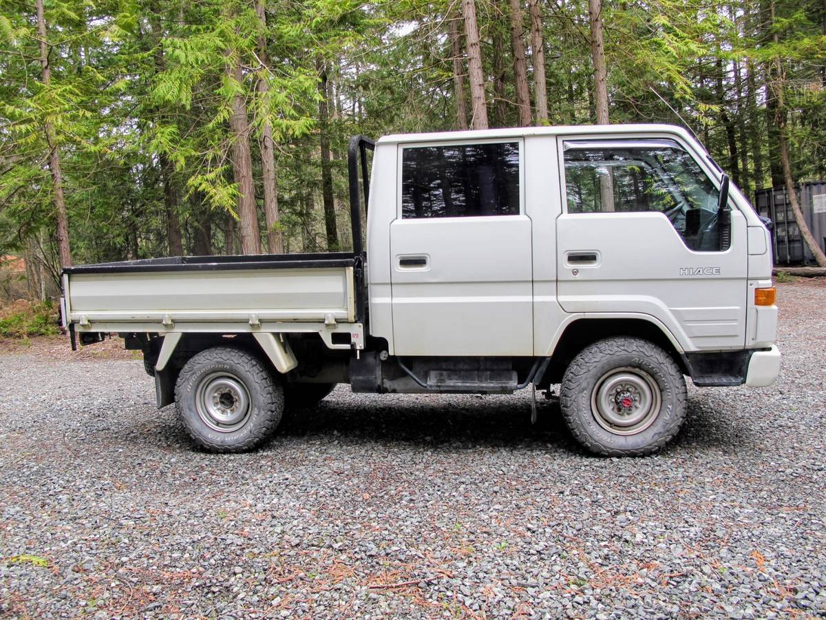 Toyota-Hiace-1994-white