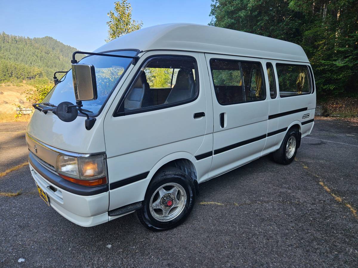 Toyota-Hiace-1994-white