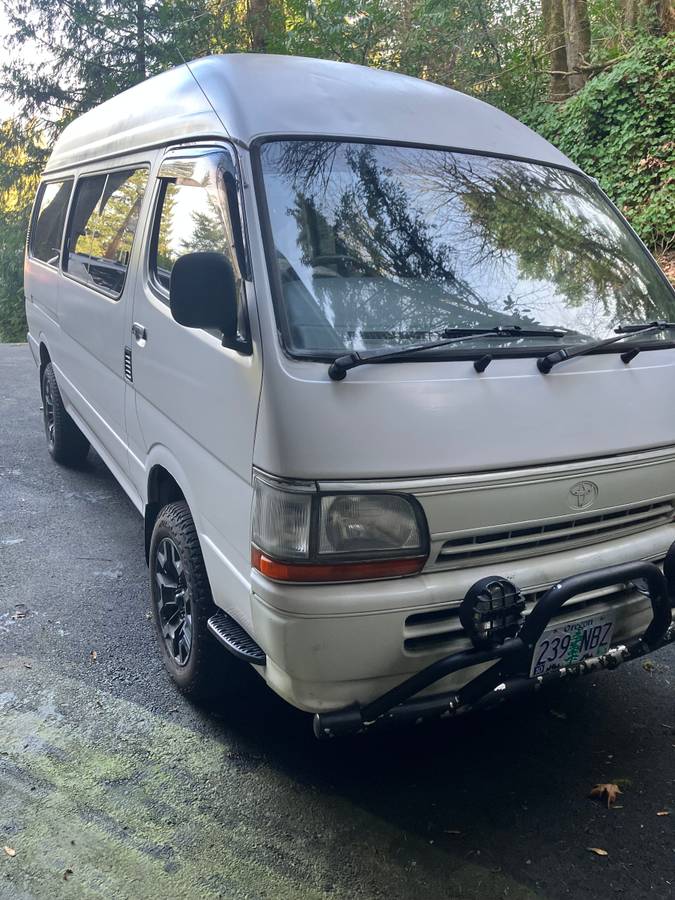 Toyota-Hiace-1996-white
