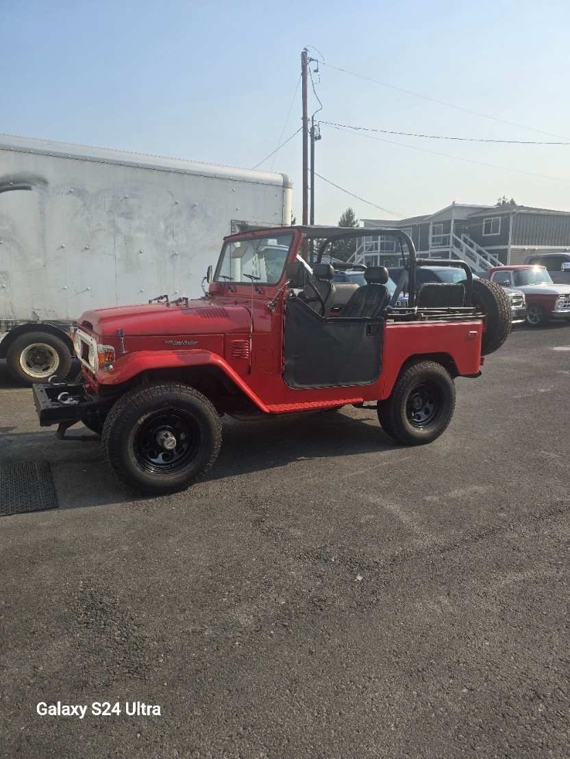 Toyota-Land-Cruiser-1978-SUV-Red