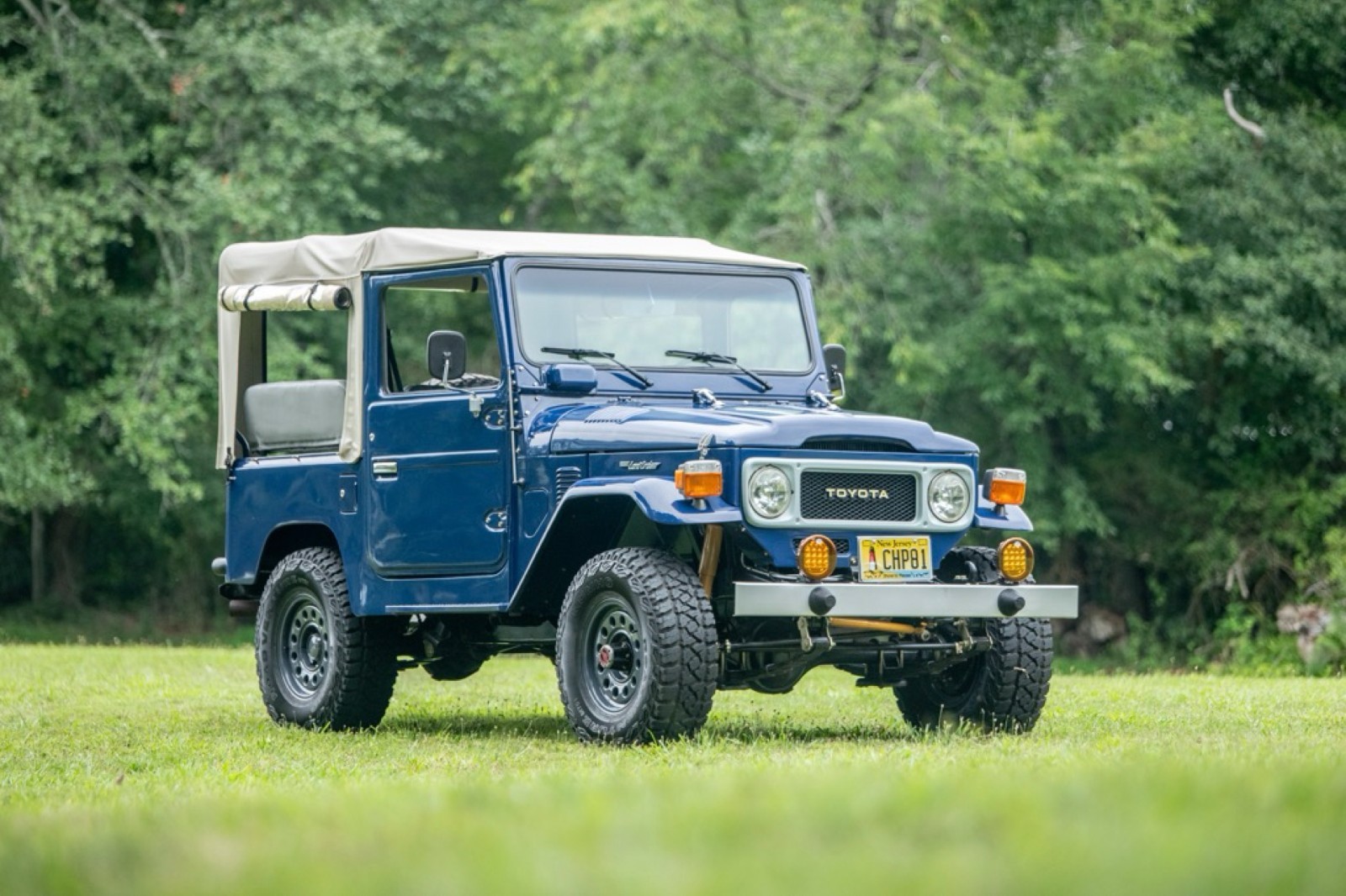 Toyota-Land-Cruiser-1981-SUV-Gray