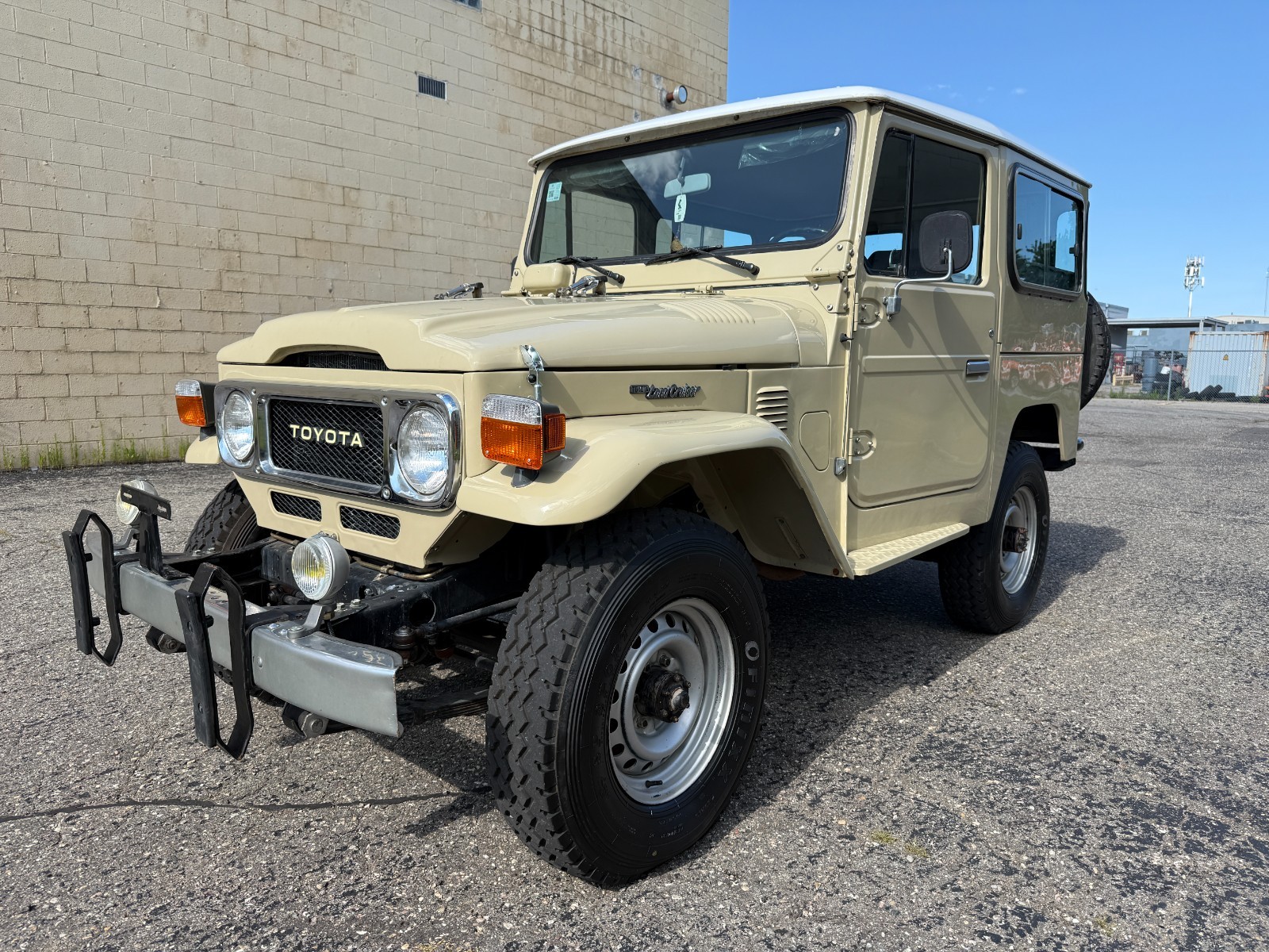 Toyota-Land-Cruiser-1983