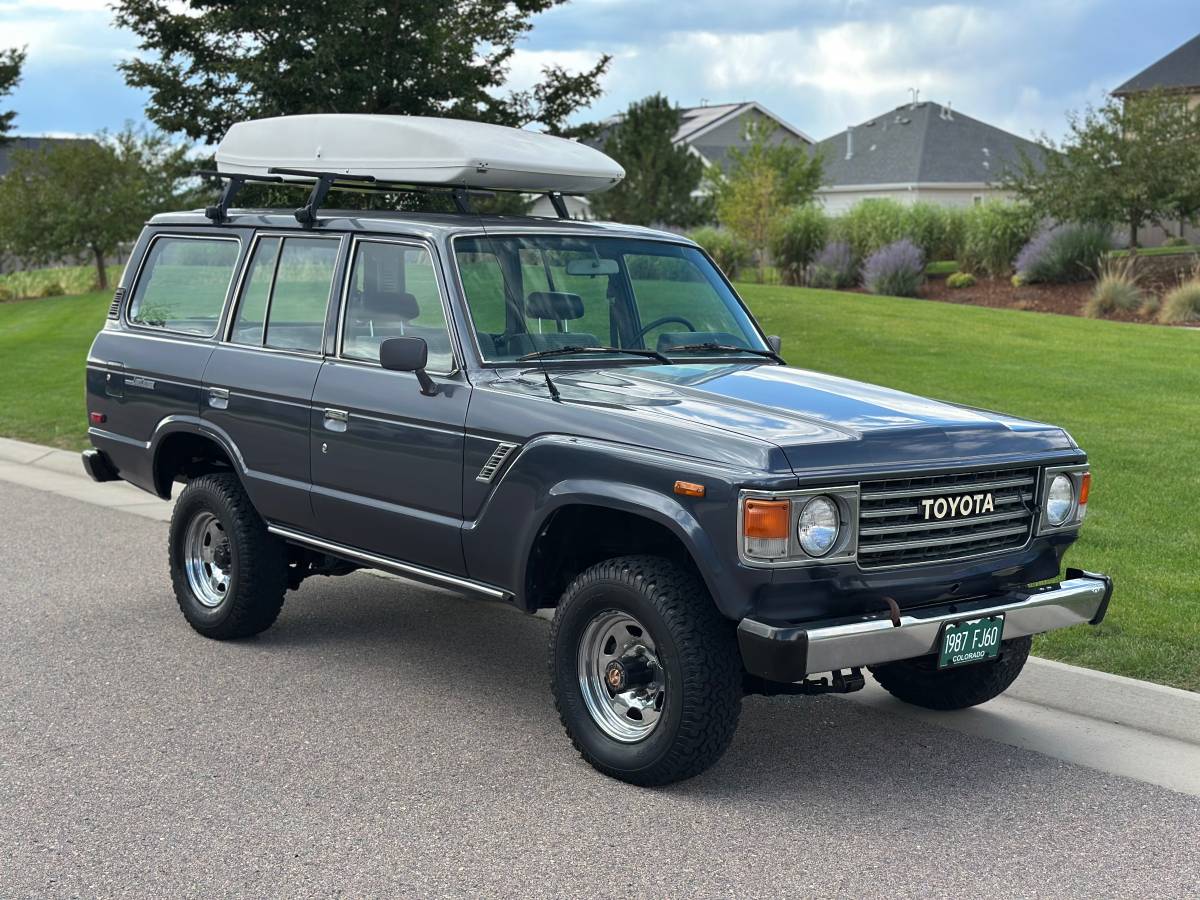 Toyota-Land-cruiser-fj-60-1987-Silver
