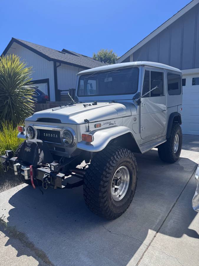 Toyota-Land-cruiser-fj40-1971-silver