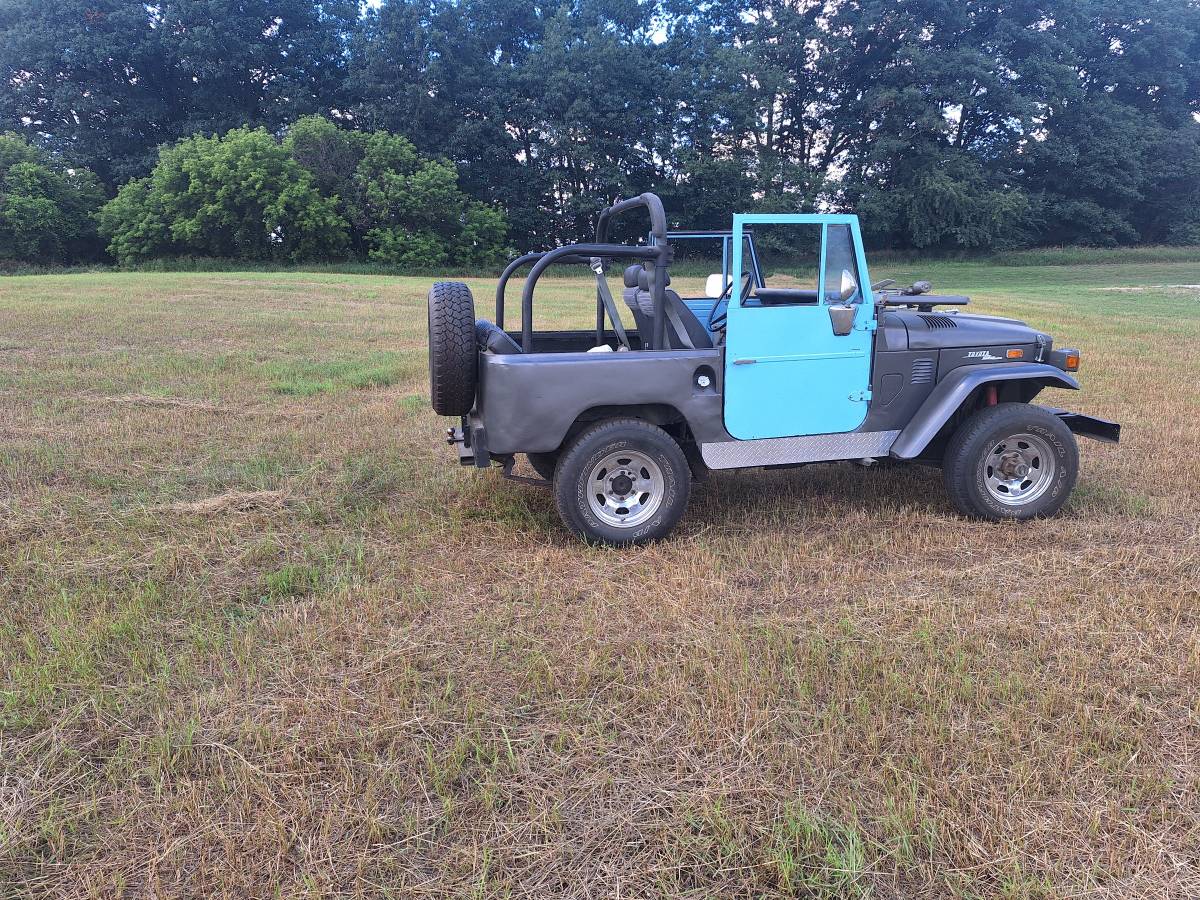 Toyota-Land-cruiser-fj40-1972-silver