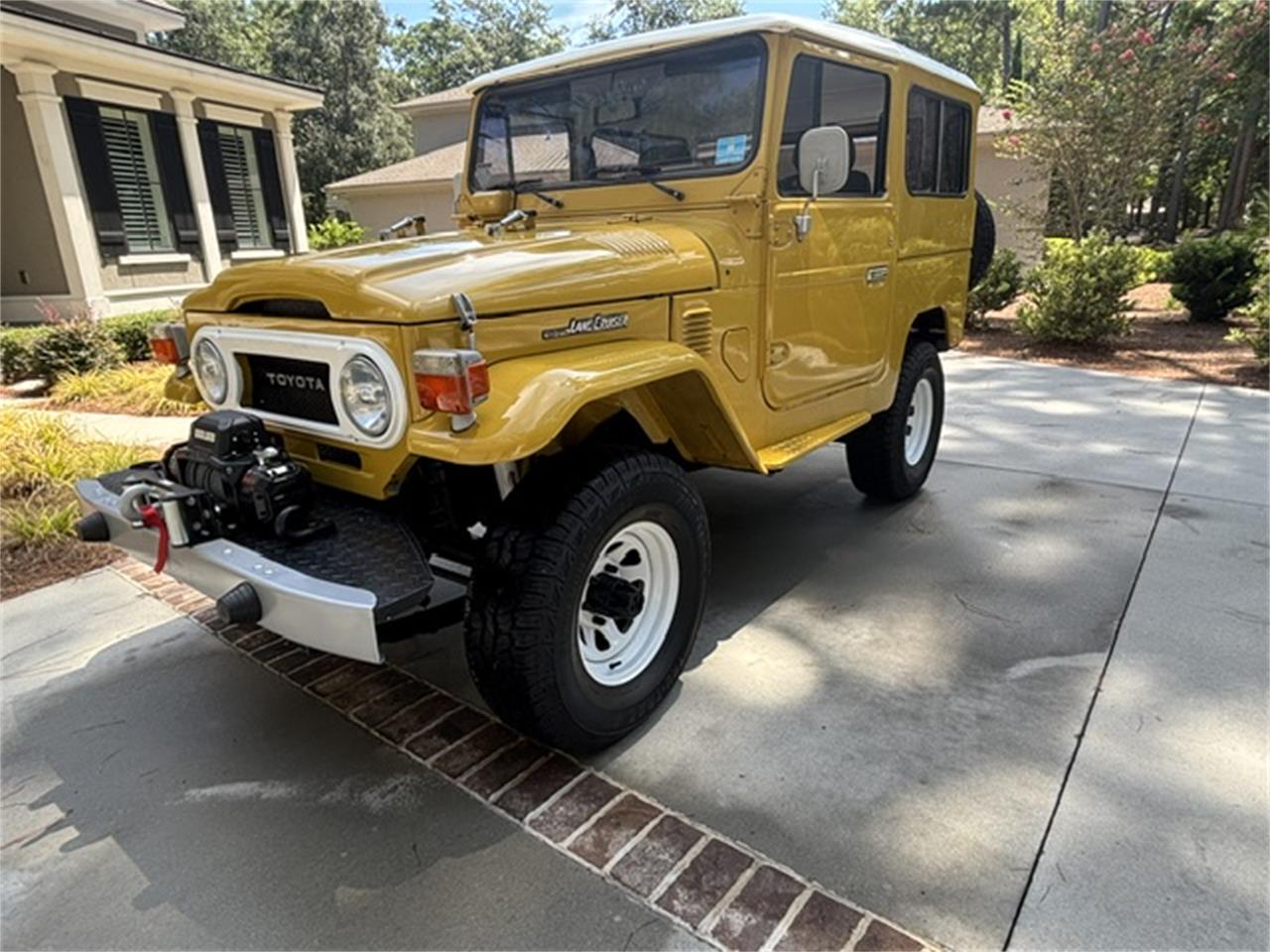 Toyota-Land-cruiser-fj40-1977-Yellow-Black
