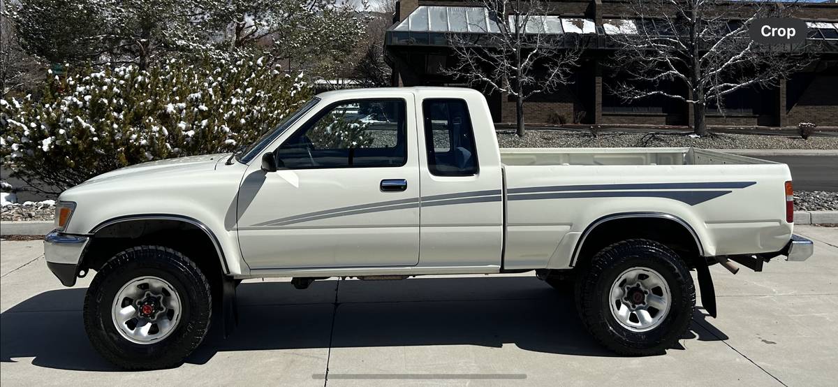 Toyota-Pick-up-1990