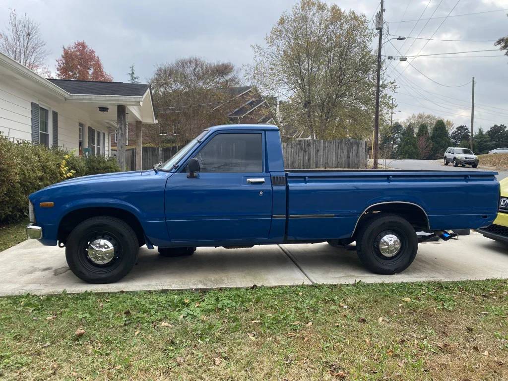 Toyota-Pickup-1981-blue