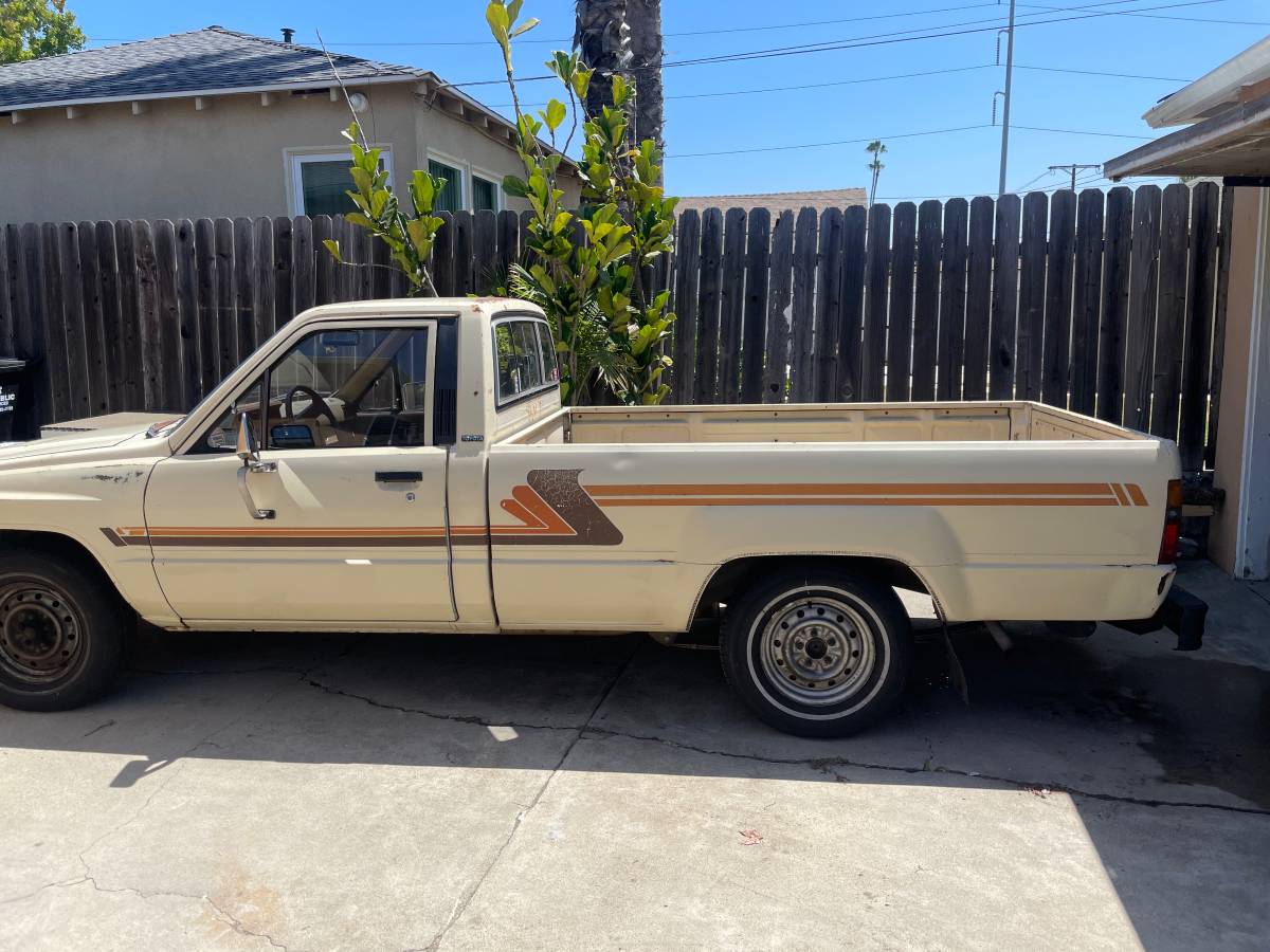 Toyota-Pickup-1984