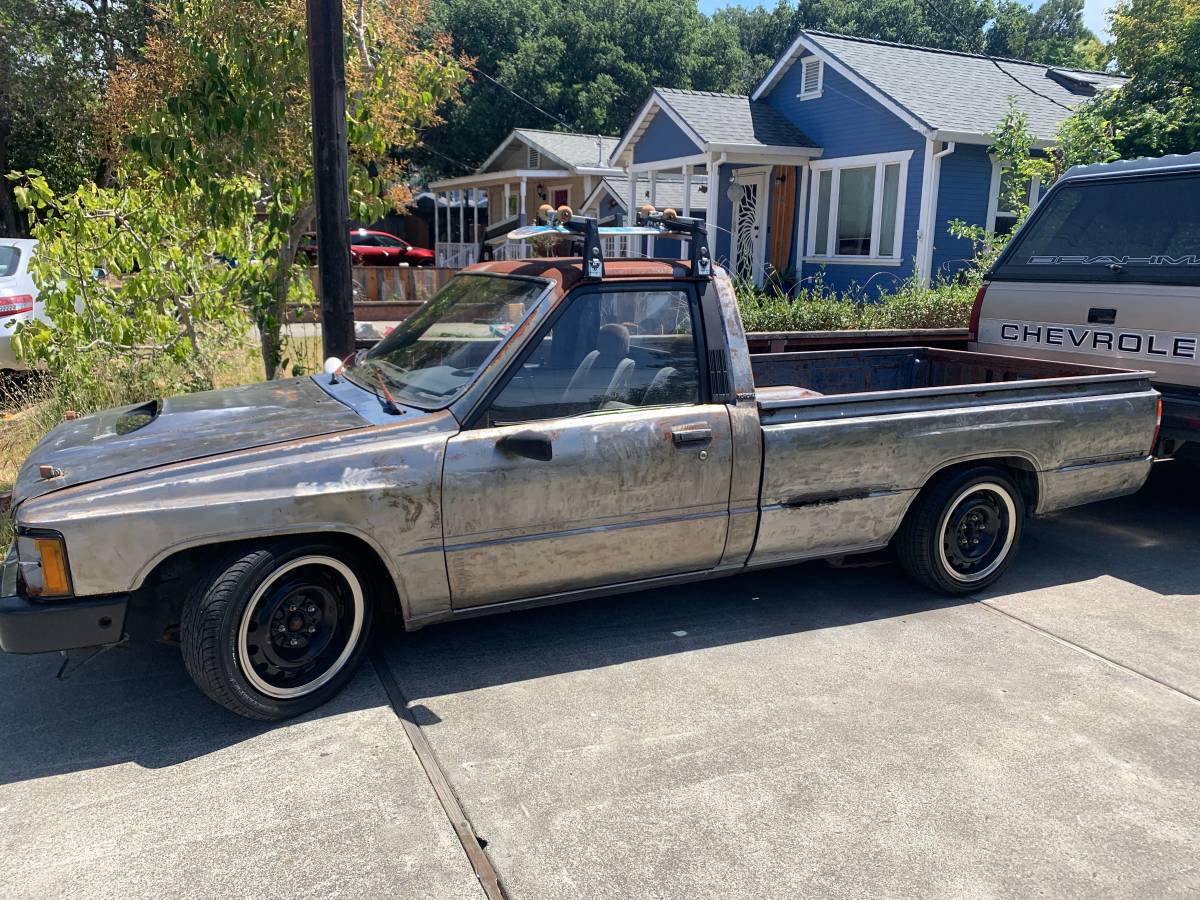 Toyota-Pickup-1986-custom
