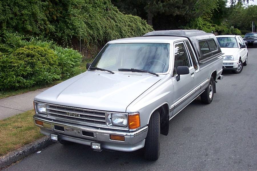 Toyota-Pickup-1988-silver