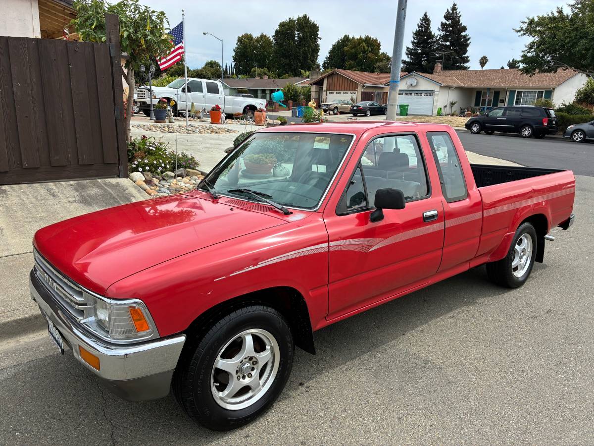 Toyota-Pickup-1991