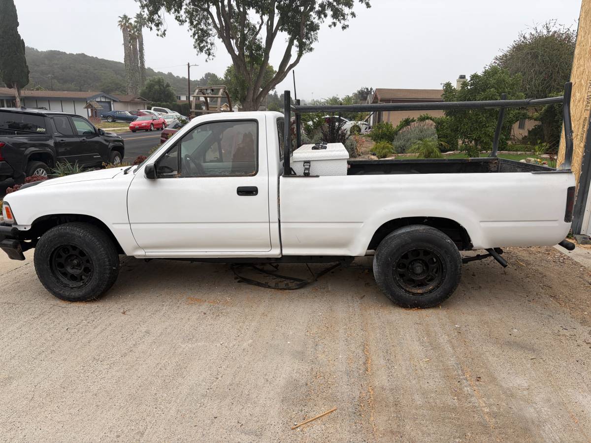Toyota-Pickup-1991-custom