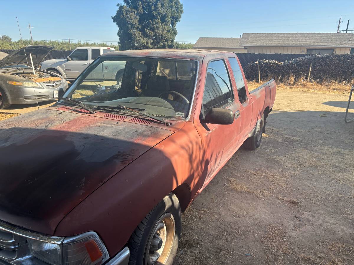 Toyota-Pickup-1991