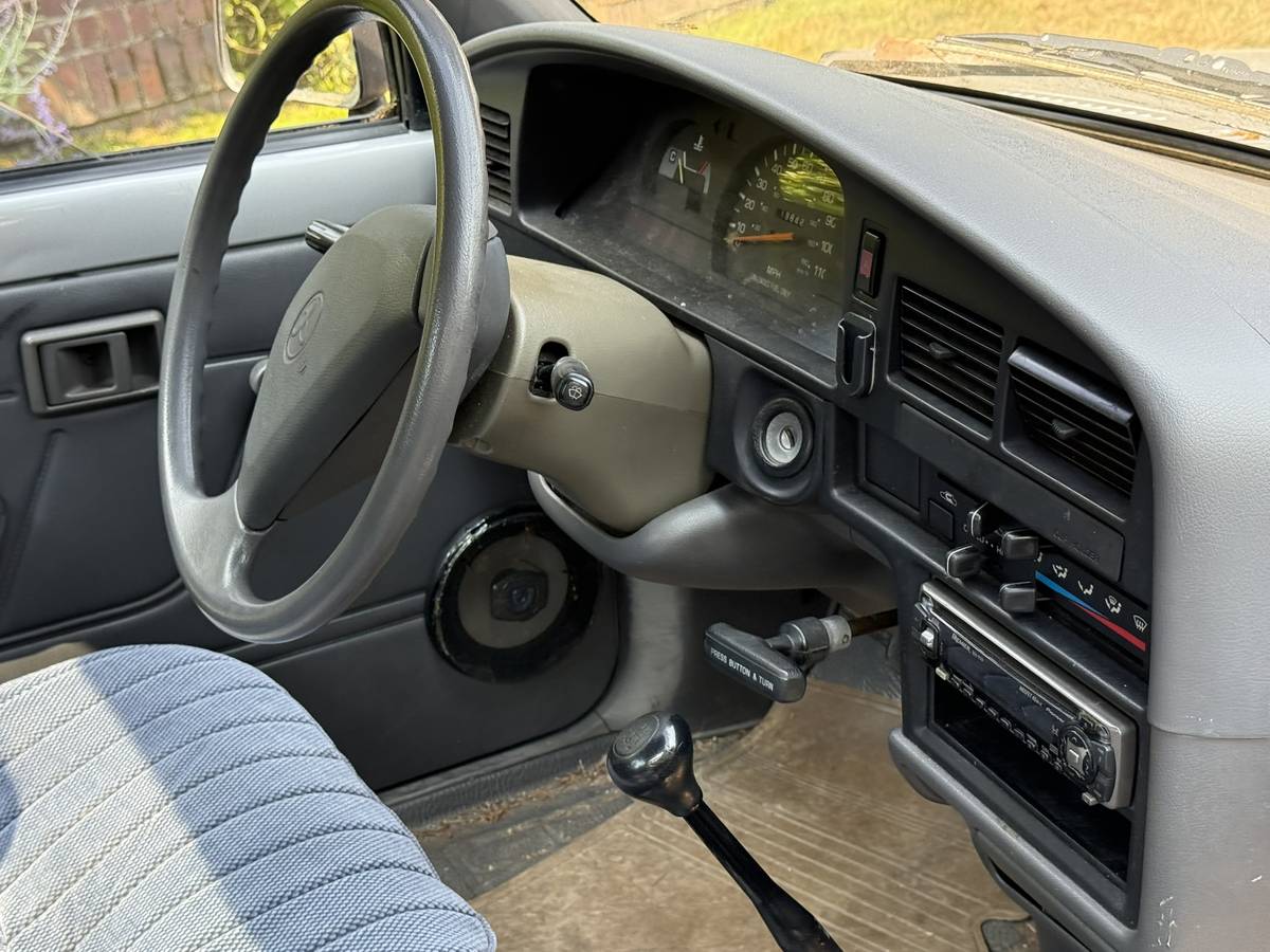 Toyota-Pickup-1992-Gray