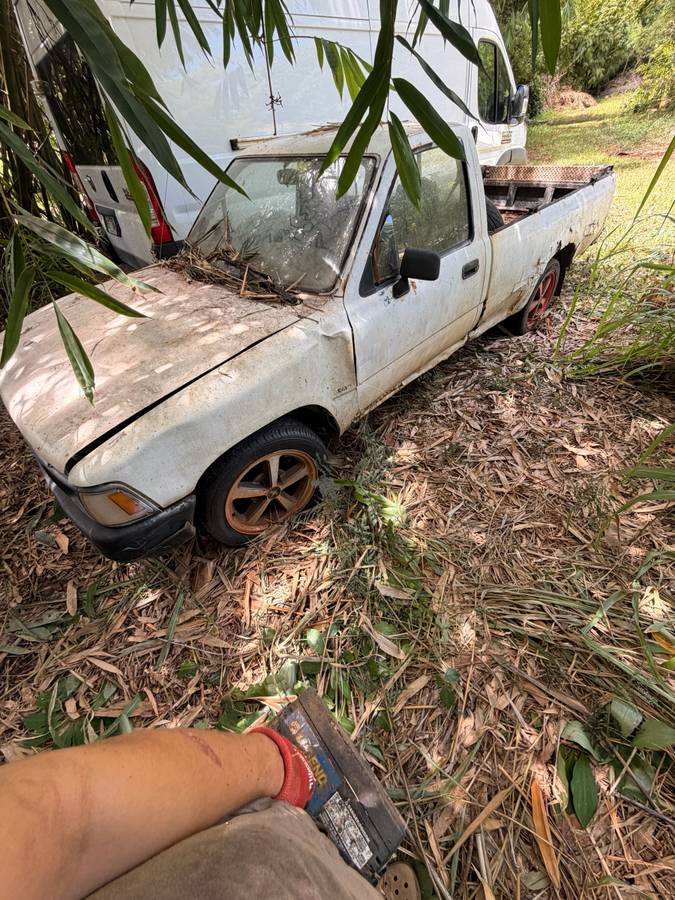 Toyota-Pickup-1992-white