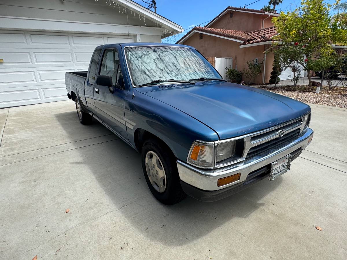 Toyota-Pickup-1995