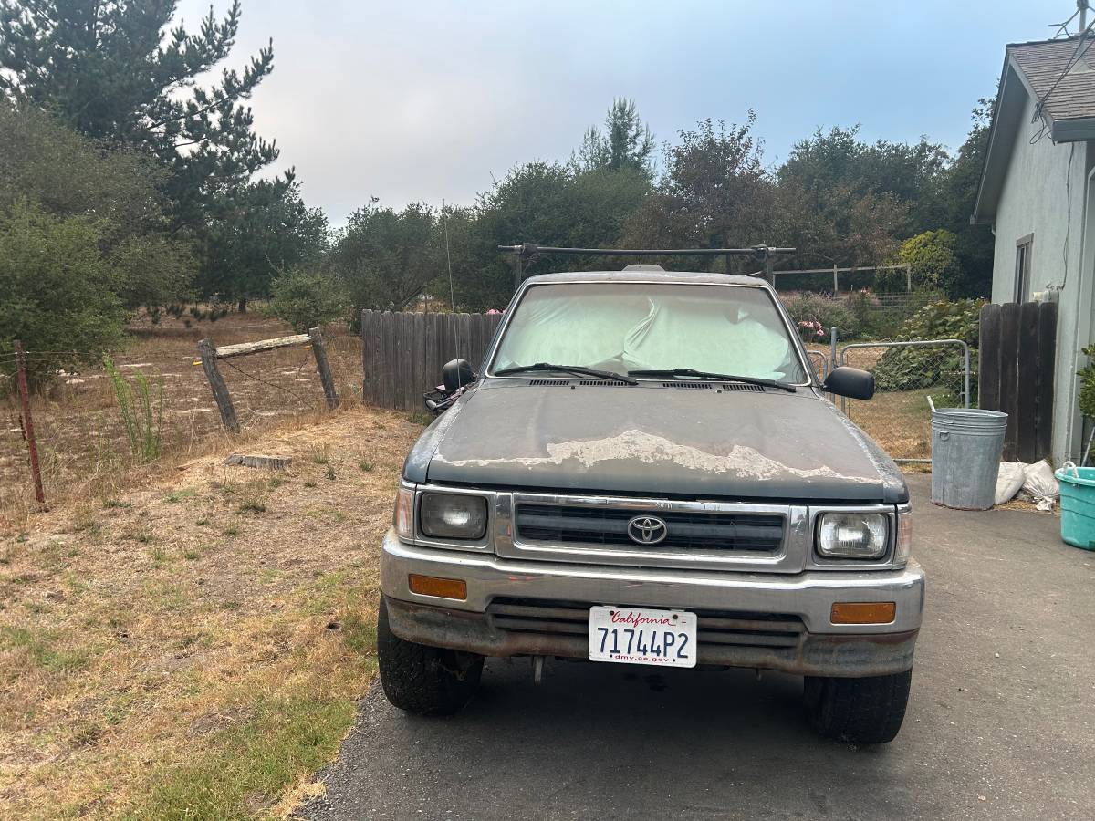 Toyota-Pickup-1995