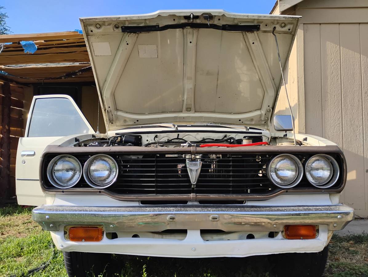 Toyota-Pickup-20r-engine-1978-White