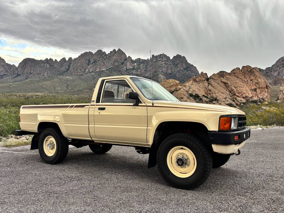 Toyota-Pickup-4x4-1984