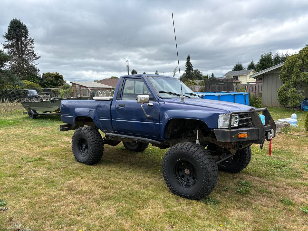 Toyota-Pickup-4x4-1987-blue