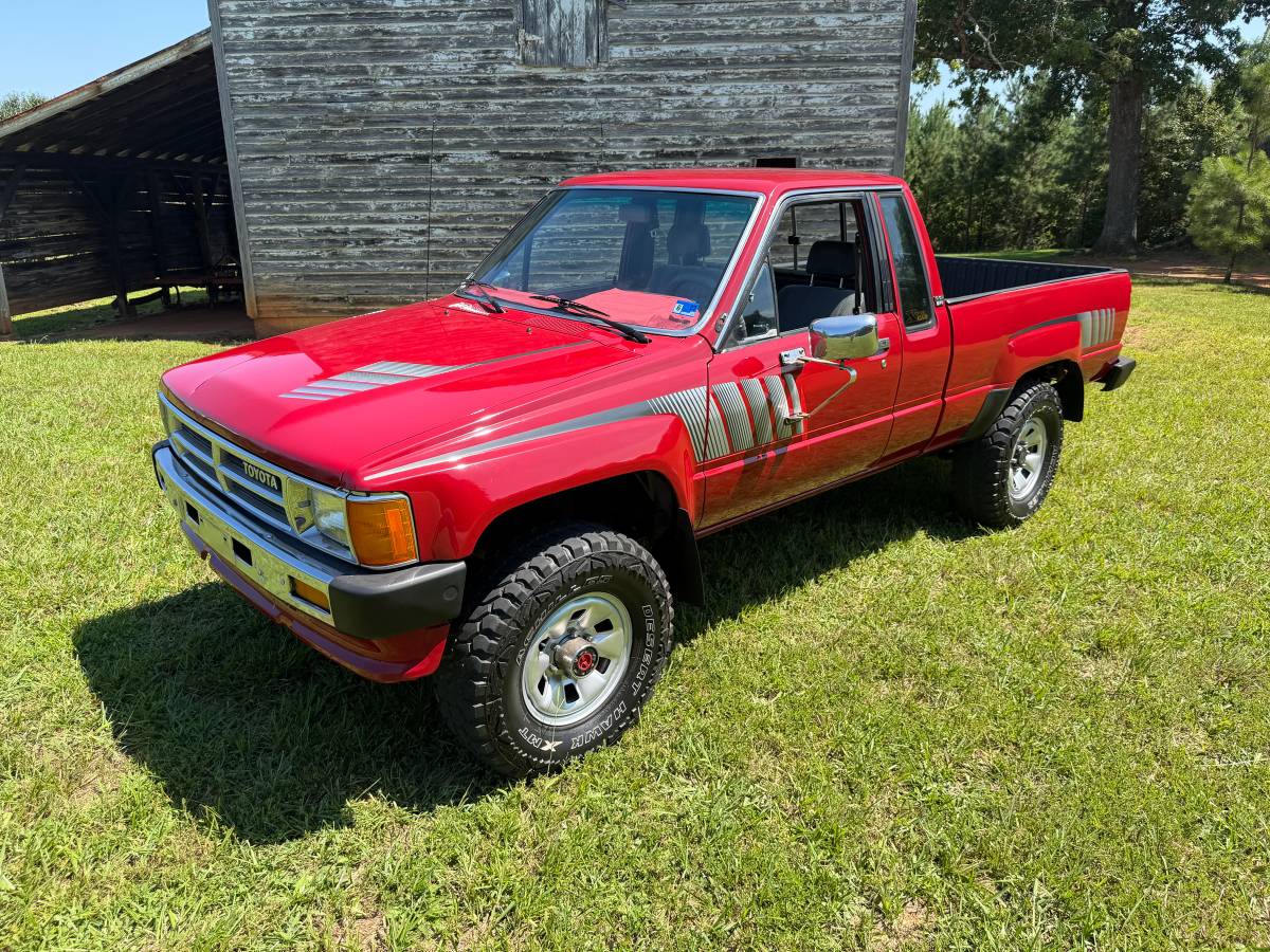 Toyota-Pickup-4x4-1988-red