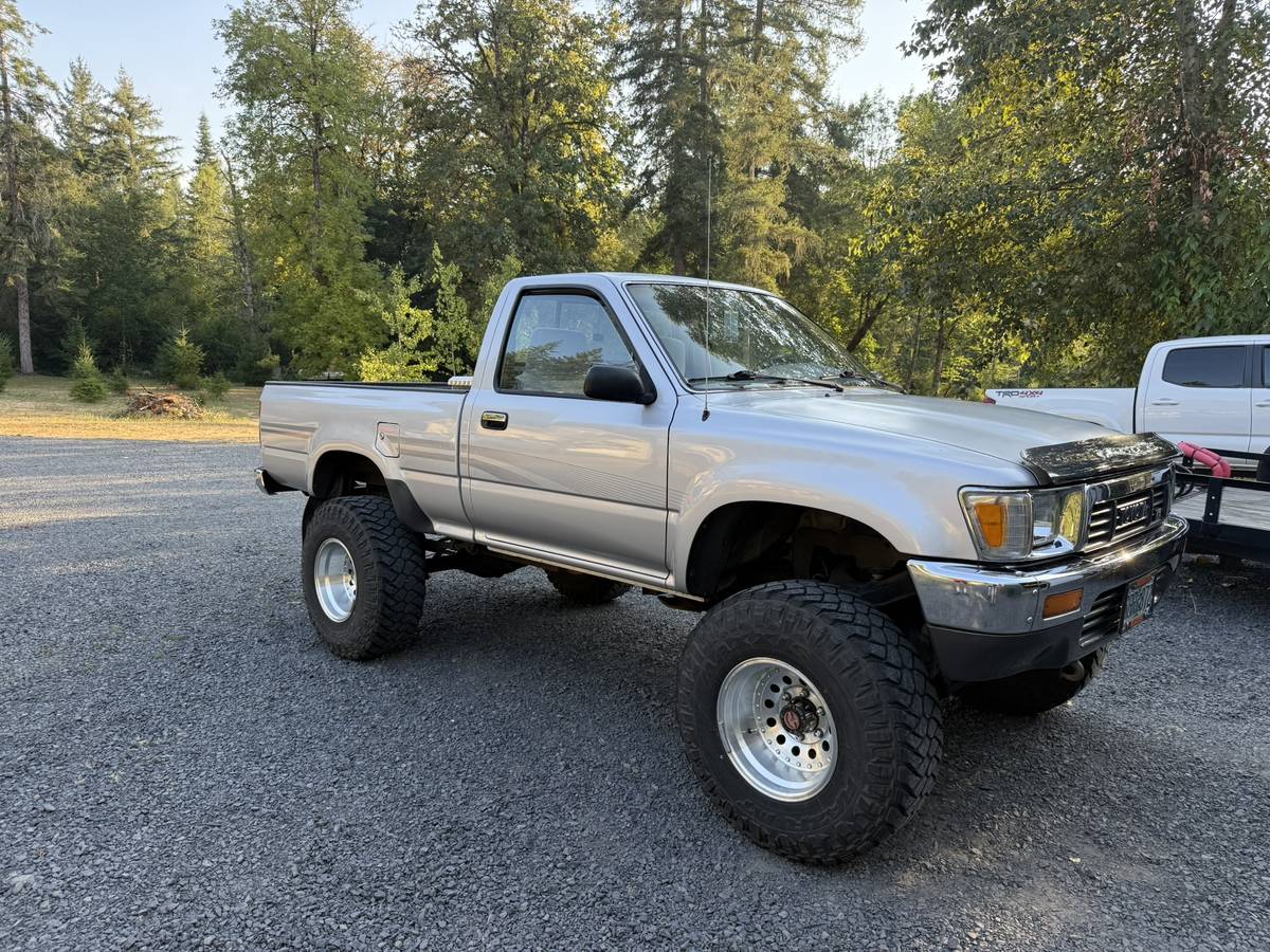 Toyota-Pickup-4x4-1991-Gray
