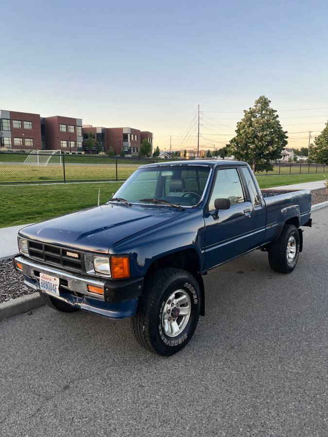 Toyota-Pickup-4x4-sr5-1986